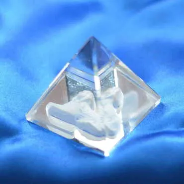 Crystal Pyramid Figurine - Standart - 3